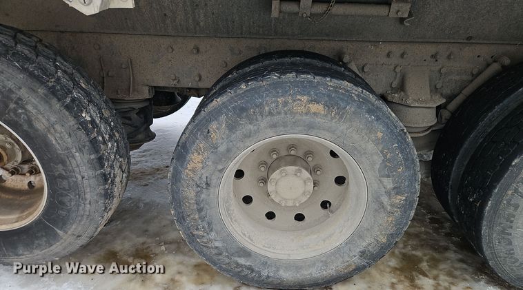 image for item EI8784 2004 Kenworth T800 dump truck