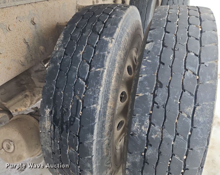 image for item EI8784 2004 Kenworth T800 dump truck