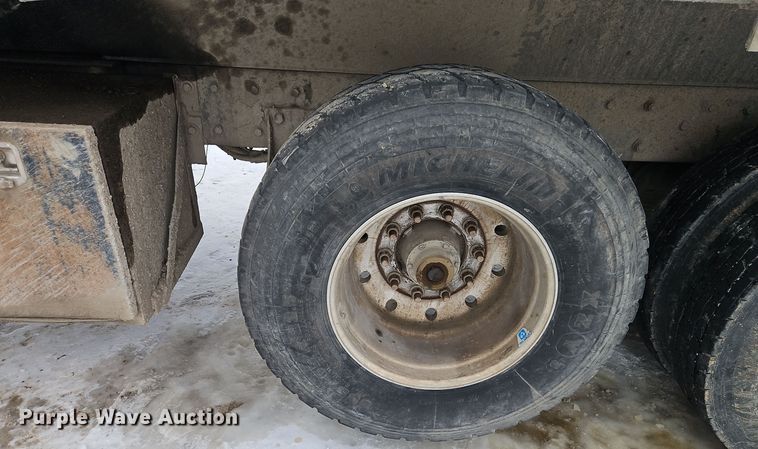 image for item EI8784 2004 Kenworth T800 dump truck