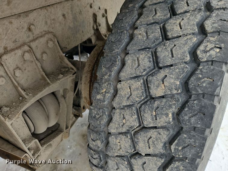 image for item EI8784 2004 Kenworth T800 dump truck