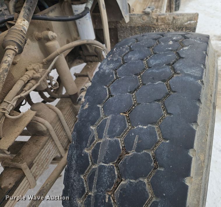 image for item EI8784 2004 Kenworth T800 dump truck