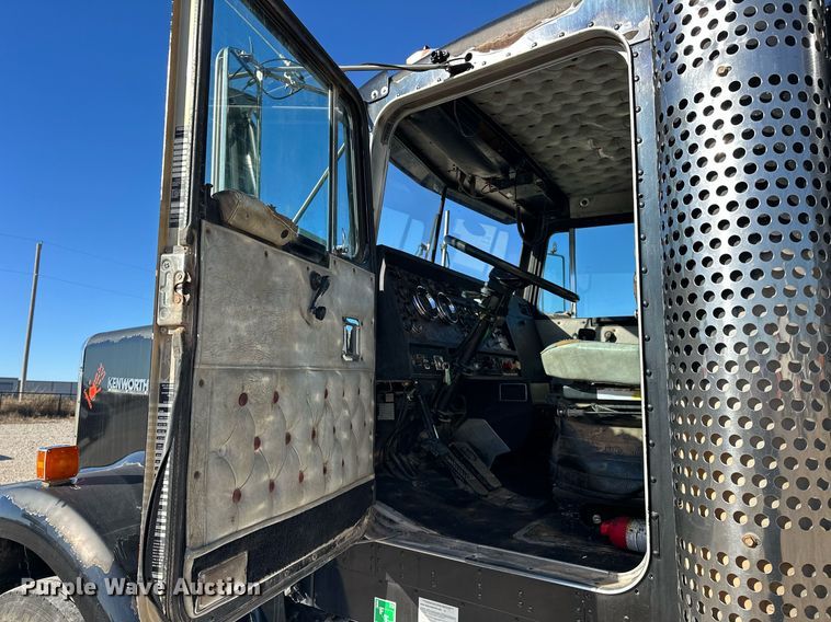 image for item EJ5322 1991 Kenworth W900 semi truck