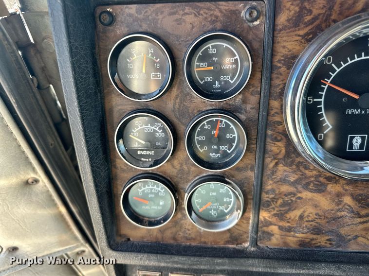 image for item EJ5322 1991 Kenworth W900 semi truck