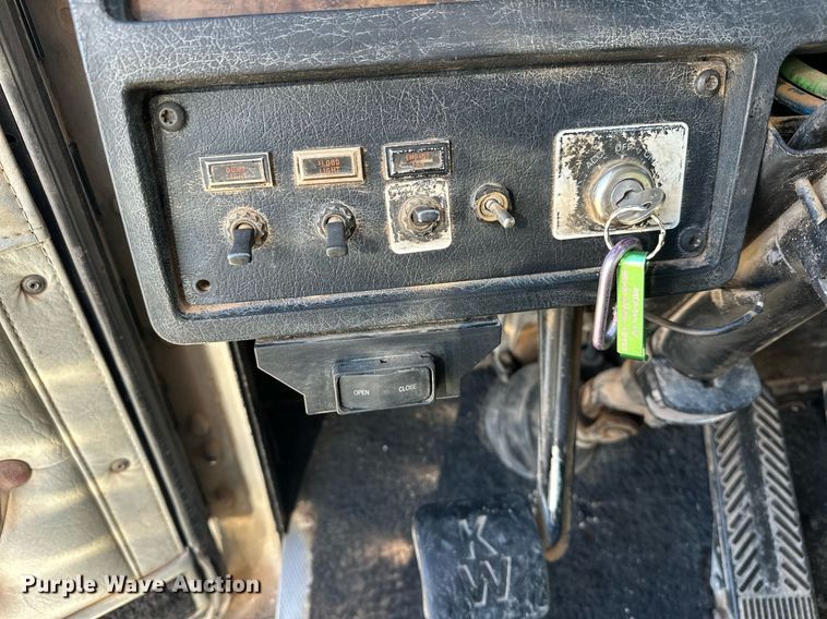 image for item EJ5322 1991 Kenworth W900 semi truck