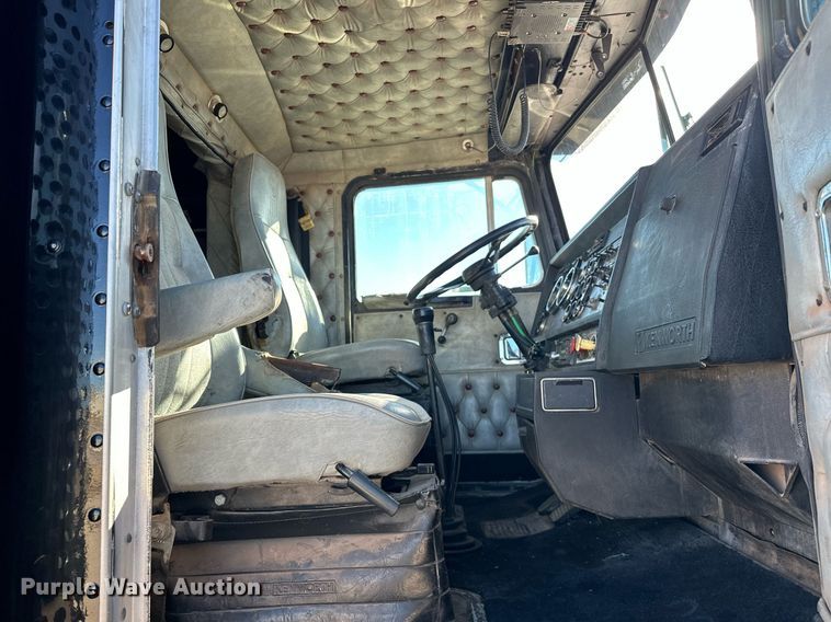 image for item EJ5322 1991 Kenworth W900 semi truck