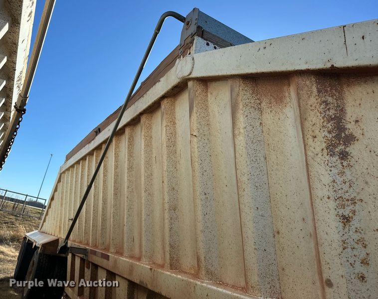 image for item EJ5323 2008 Construction Trailer Specialist BDT-40 bottom dump trailer