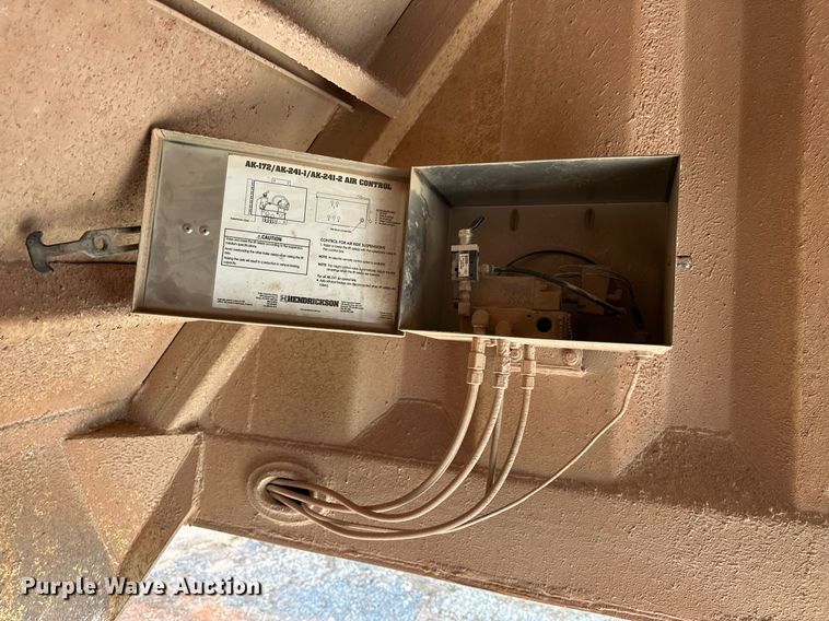 image for item EJ5323 2008 Construction Trailer Specialist BDT-40 bottom dump trailer