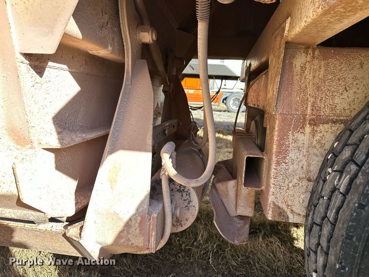 image for item EJ5323 2008 Construction Trailer Specialist BDT-40 bottom dump trailer