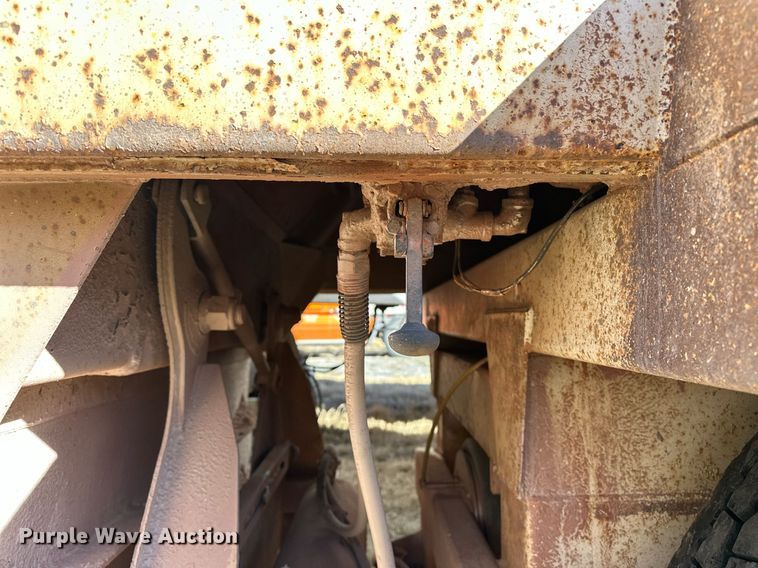 image for item EJ5323 2008 Construction Trailer Specialist BDT-40 bottom dump trailer