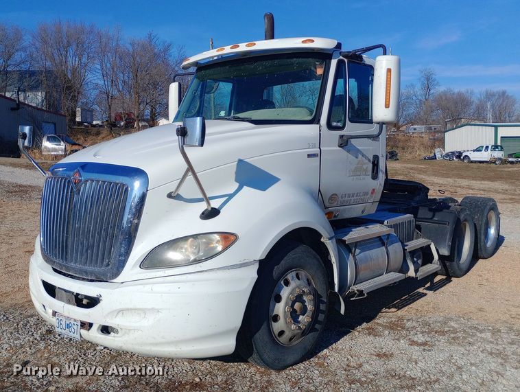 image for item EN8664 2011 International  Prostar Premium 6x4 semi truck