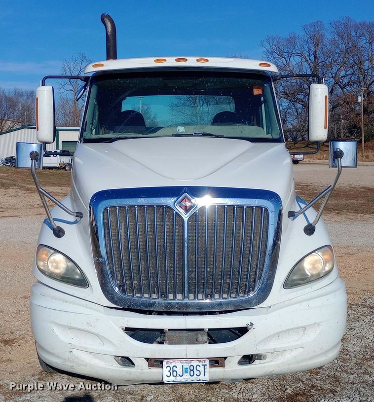 image for item EN8664 2011 International  Prostar Premium 6x4 semi truck