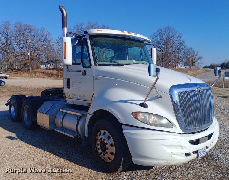 image for item EN8664 2011 International  Prostar Premium 6x4 semi truck