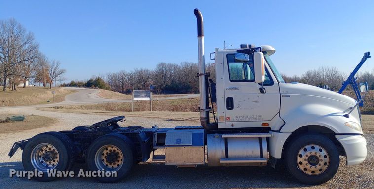 image for item EN8664 2011 International  Prostar Premium 6x4 semi truck