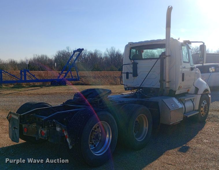 image for item EN8664 2011 International  Prostar Premium 6x4 semi truck