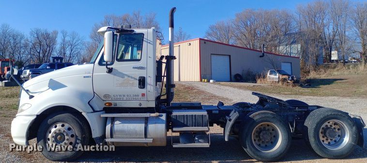 image for item EN8664 2011 International  Prostar Premium 6x4 semi truck