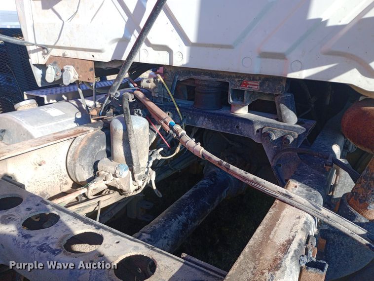 image for item EN8664 2011 International  Prostar Premium 6x4 semi truck