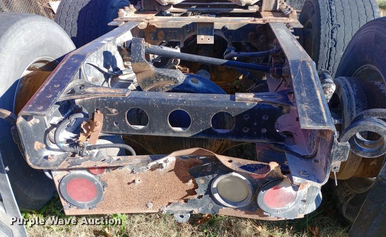 image for item EN8664 2011 International  Prostar Premium 6x4 semi truck