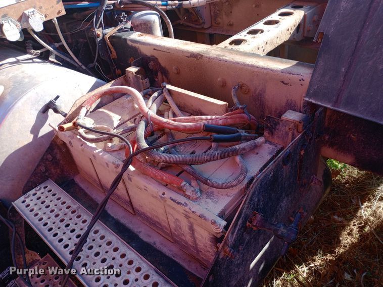 image for item EN8664 2011 International  Prostar Premium 6x4 semi truck