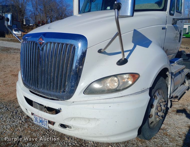 image for item EN8664 2011 International  Prostar Premium 6x4 semi truck