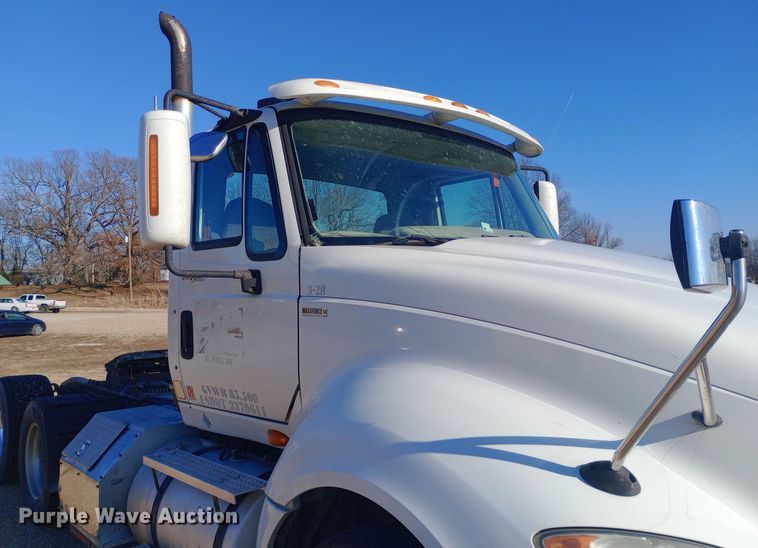 image for item EN8664 2011 International  Prostar Premium 6x4 semi truck