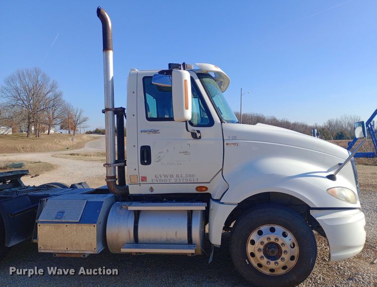 image for item EN8664 2011 International  Prostar Premium 6x4 semi truck