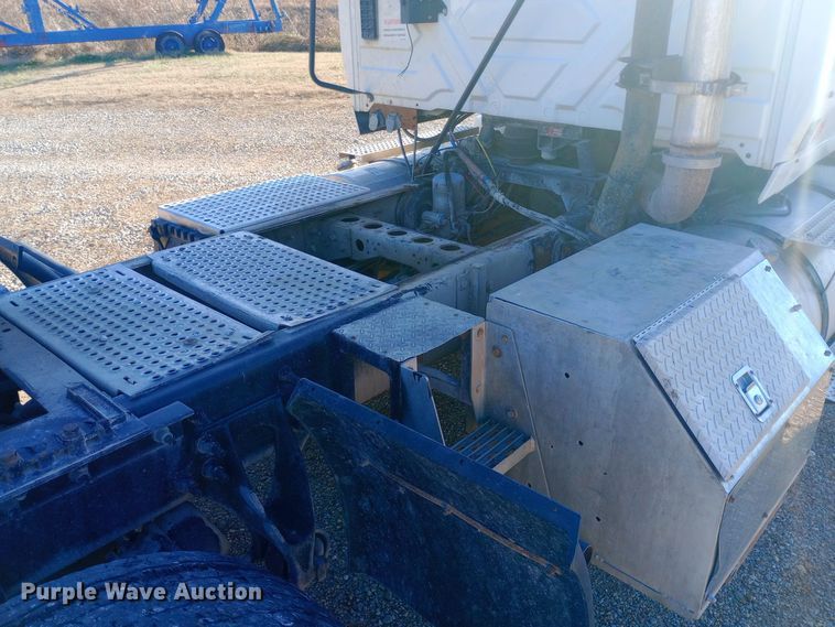 image for item EN8664 2011 International  Prostar Premium 6x4 semi truck