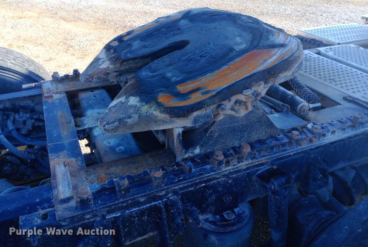 image for item EN8664 2011 International  Prostar Premium 6x4 semi truck