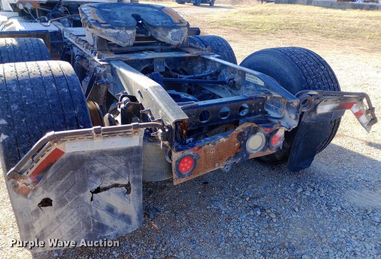 image for item EN8664 2011 International  Prostar Premium 6x4 semi truck