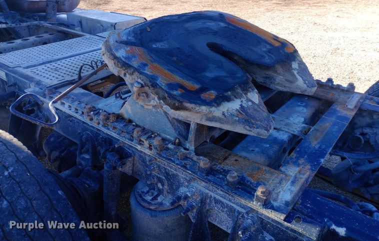 image for item EN8664 2011 International  Prostar Premium 6x4 semi truck