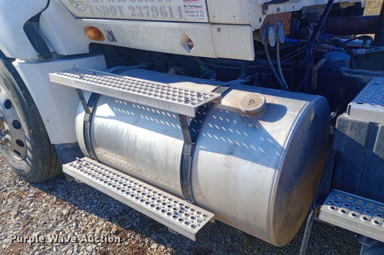 image for item EN8664 2011 International  Prostar Premium 6x4 semi truck