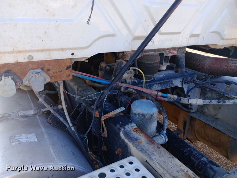 image for item EN8664 2011 International  Prostar Premium 6x4 semi truck