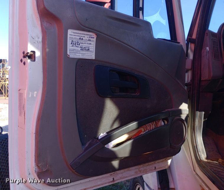 image for item EN8664 2011 International  Prostar Premium 6x4 semi truck