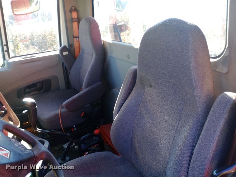 image for item EN8664 2011 International  Prostar Premium 6x4 semi truck