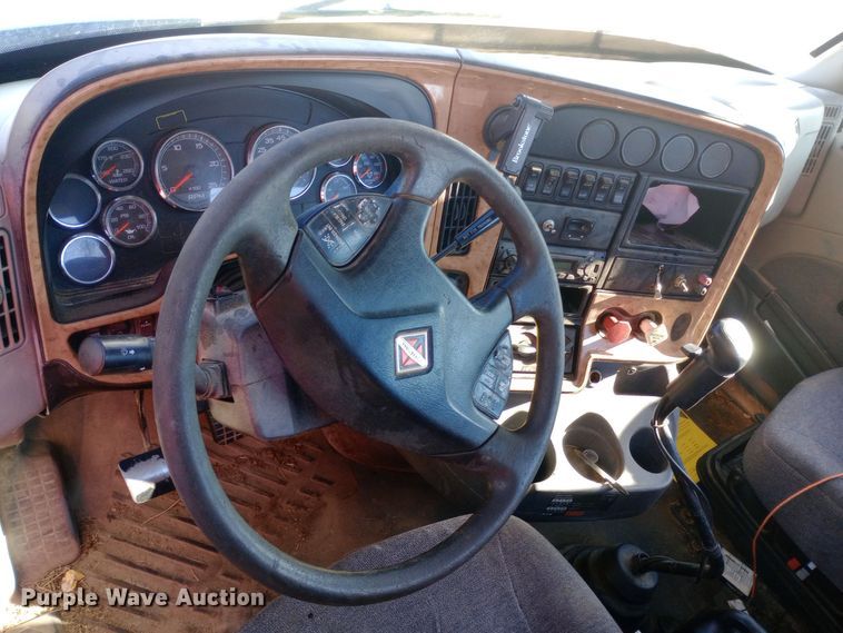 image for item EN8664 2011 International  Prostar Premium 6x4 semi truck