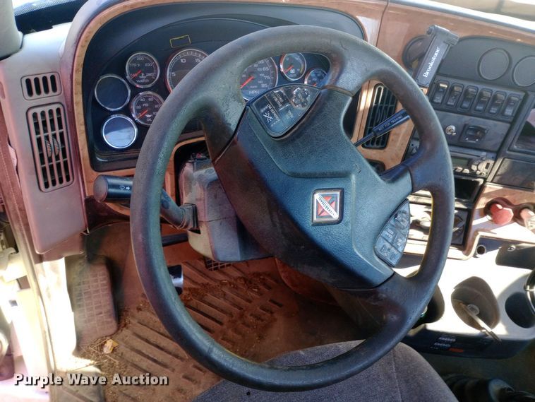 image for item EN8664 2011 International  Prostar Premium 6x4 semi truck