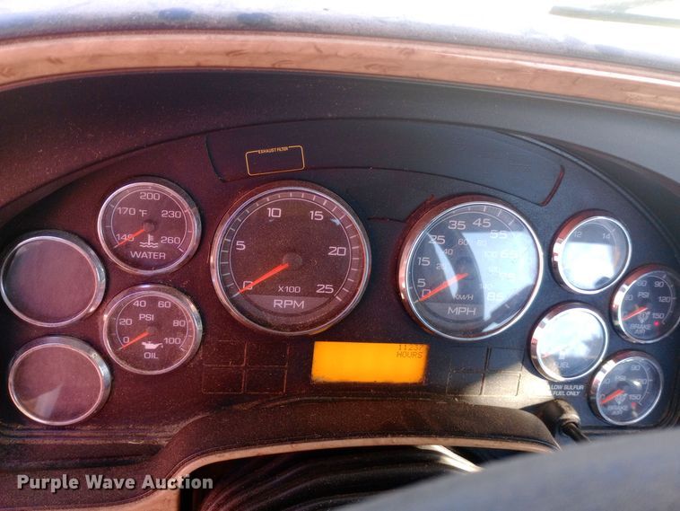 image for item EN8664 2011 International  Prostar Premium 6x4 semi truck