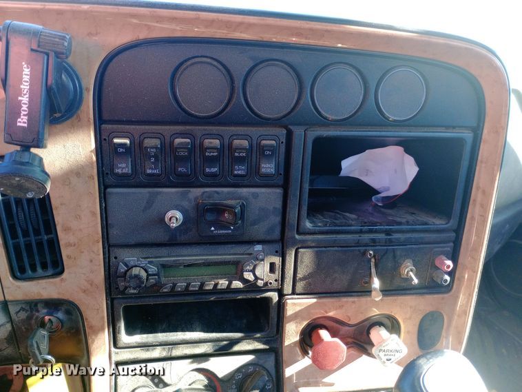 image for item EN8664 2011 International  Prostar Premium 6x4 semi truck