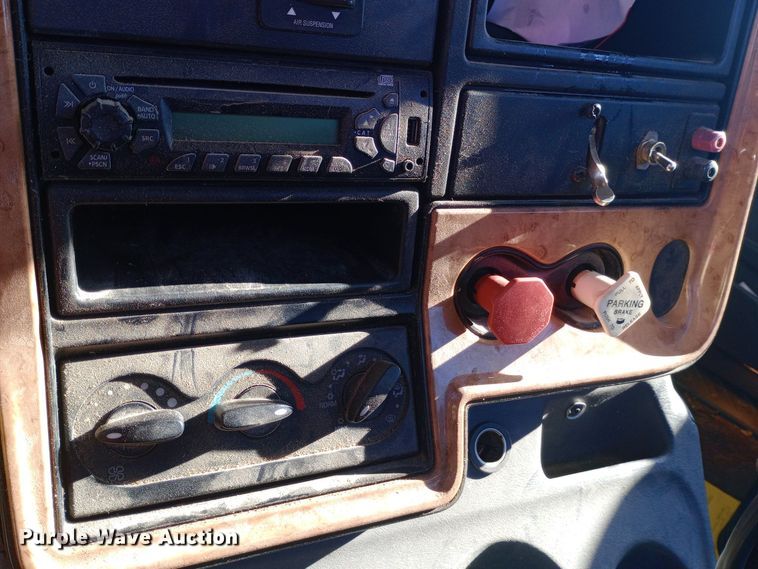 image for item EN8664 2011 International  Prostar Premium 6x4 semi truck