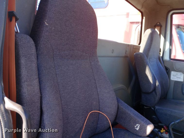 image for item EN8664 2011 International  Prostar Premium 6x4 semi truck