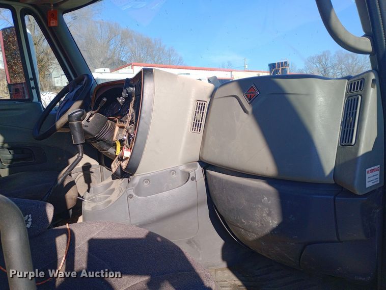 image for item EN8664 2011 International  Prostar Premium 6x4 semi truck