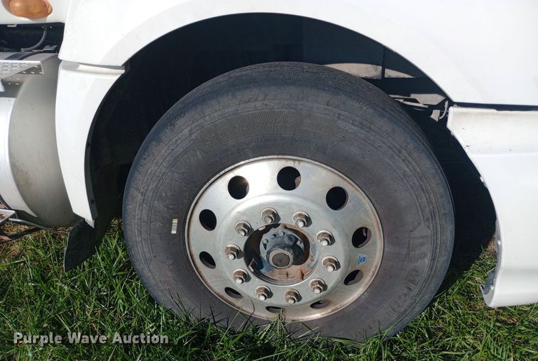 image for item EN8664 2011 International  Prostar Premium 6x4 semi truck