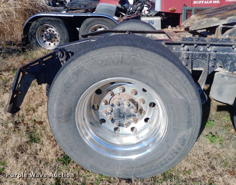 image for item EN8664 2011 International  Prostar Premium 6x4 semi truck