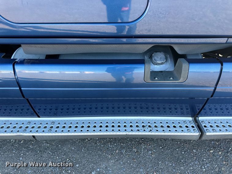 image for item ER8582 2013 Freightliner Cascadia semi truck