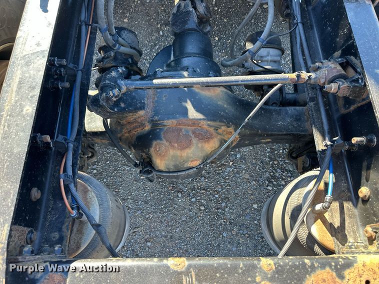 image for item ER8582 2013 Freightliner Cascadia semi truck