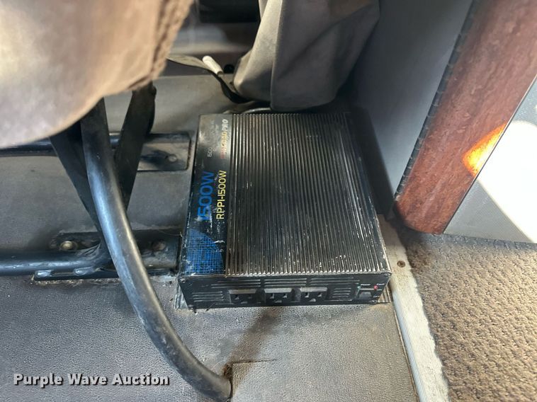 image for item ER8582 2013 Freightliner Cascadia semi truck