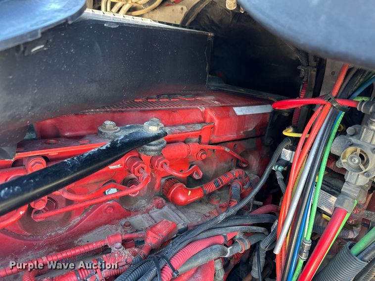 image for item ER8582 2013 Freightliner Cascadia semi truck