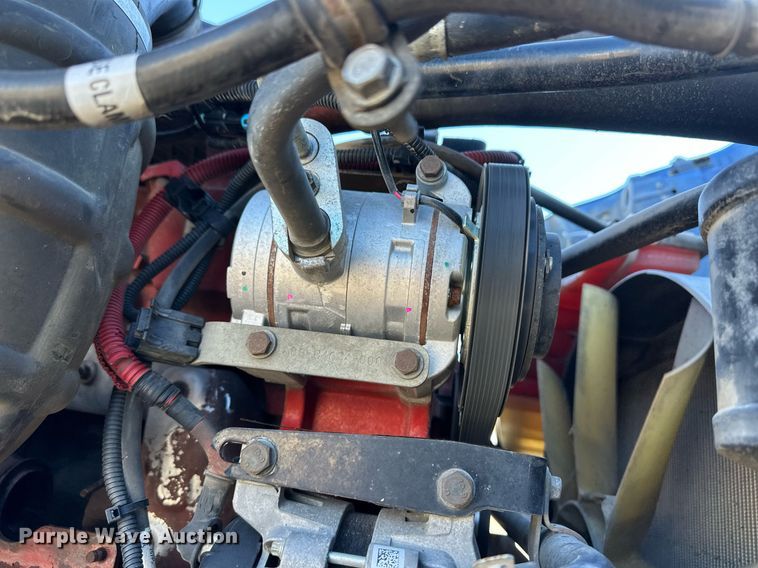 image for item ER8582 2013 Freightliner Cascadia semi truck