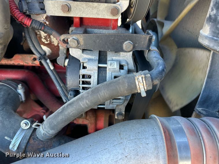 image for item ER8582 2013 Freightliner Cascadia semi truck