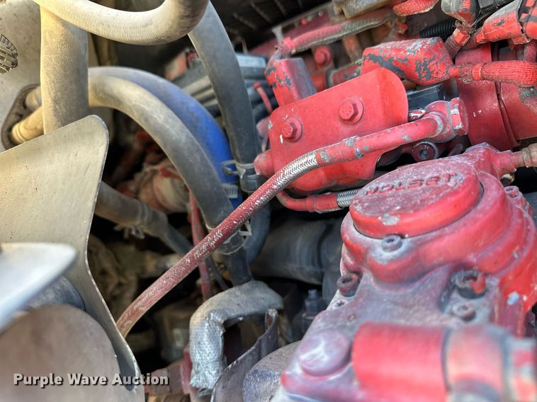 image for item ER8582 2013 Freightliner Cascadia semi truck