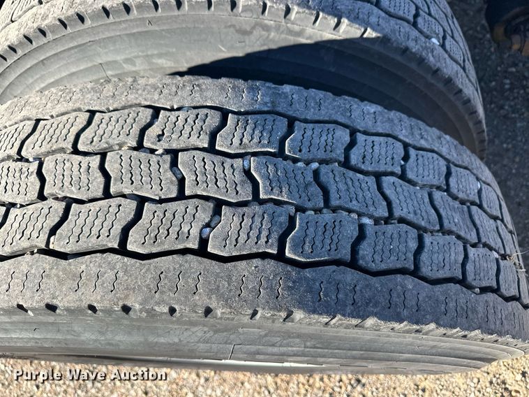 image for item ER8582 2013 Freightliner Cascadia semi truck